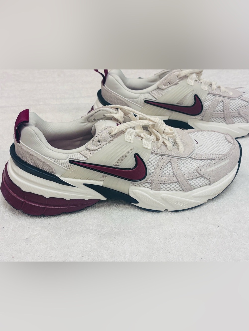 Brand New Nike Sneakers - Women’s size 8 - box 18A